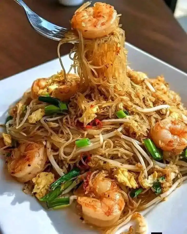 Garlic Shrimp Singapore Noodles