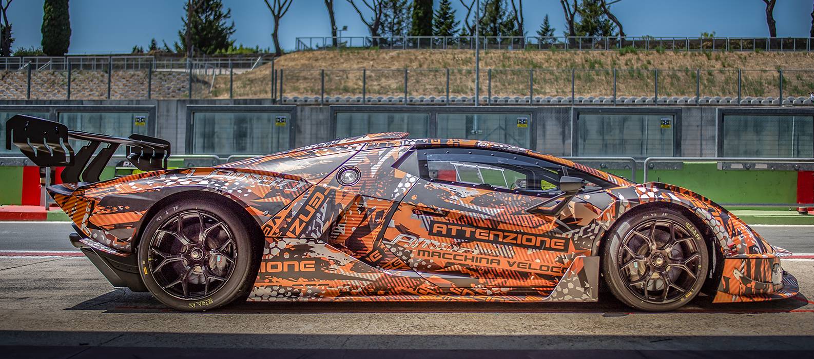 Lamborghini Essenza SCV12 is the first car on the market with full carbon chassis homologated according to the FIA Hypercar safety standards