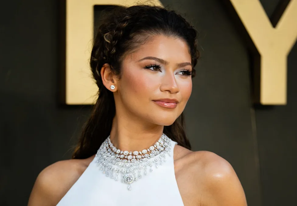 Zendaya’s Makeup Artist Just Revealed the Three Eyeshadows He Used to Get Her Goddesslike Look - Yahoo